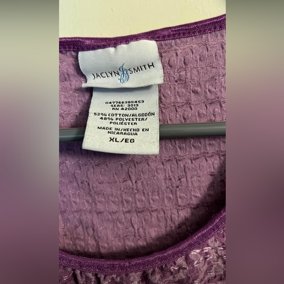 Purple Jaclyn Smith Top 🌸 - Picture 2 of 2